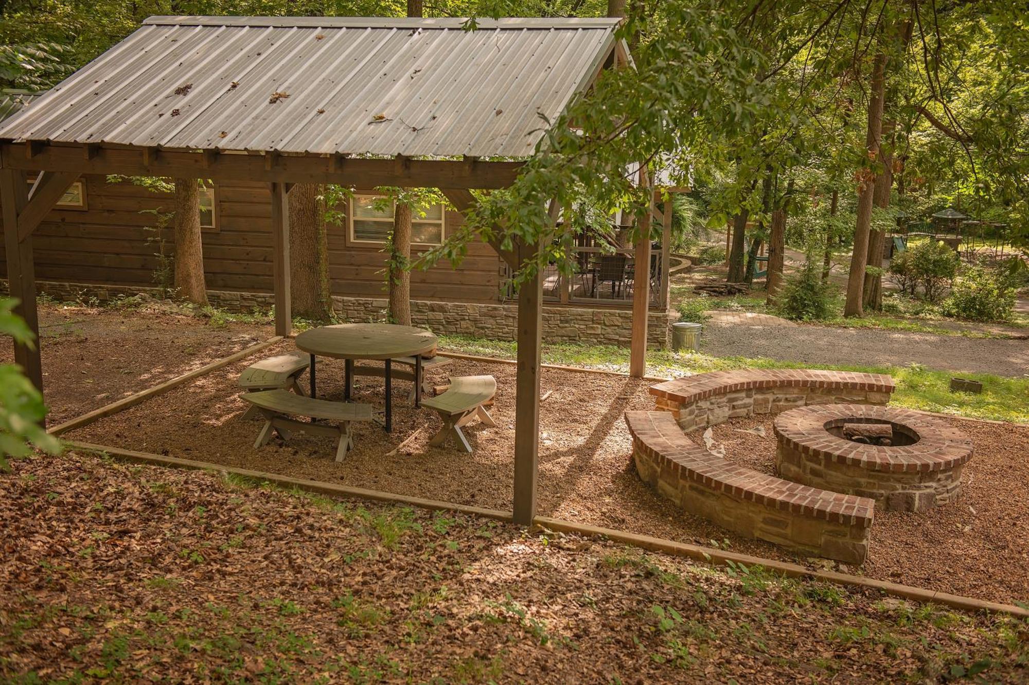 שאטאנוגה Meg Cabin Tiny Rustic Comfort On Lookout Mtn מראה חיצוני תמונה